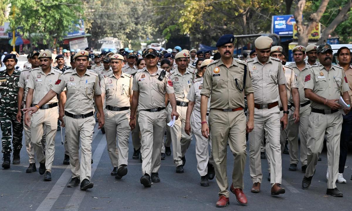 Delhi Police set up check points across city on Holi 2024 to catch traffic violators