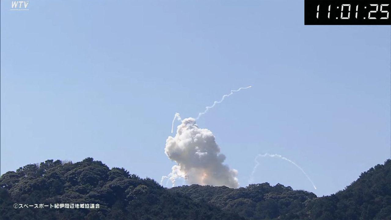 Japan's 1st pvt-sector rocket launch ends with explosion shortly after takeoff