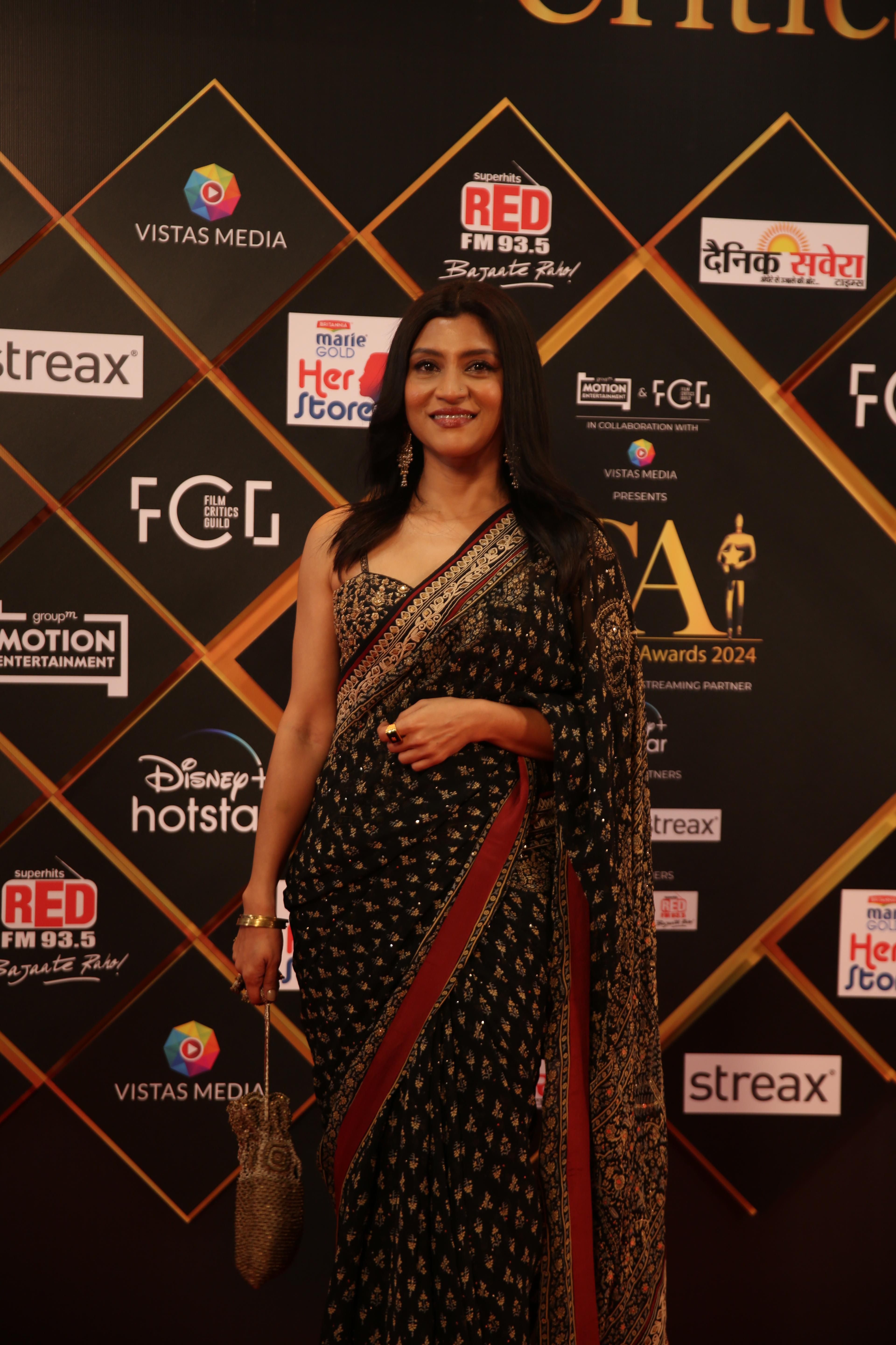 Konkona Sen Sharma looked strikingly beautiful as she graced the CCA red carpet 