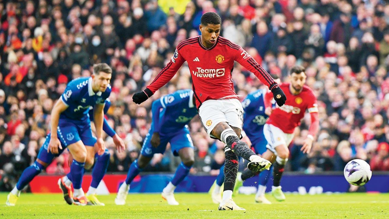 Man Utd bounce back with 2-0 win over Everton
