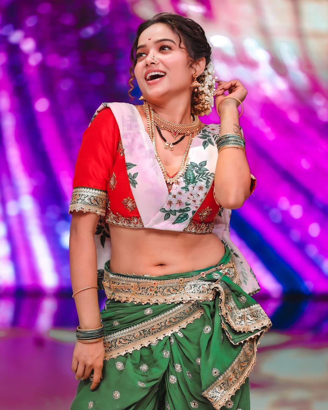 When Manisha performed a Lavani dance on the song 