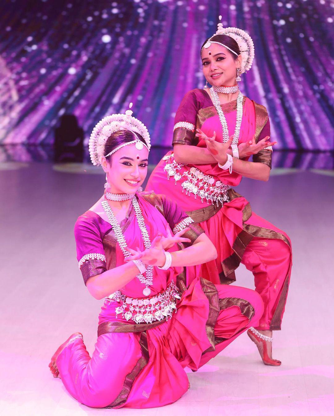 Who would have thought that one could perform Bharatanatyam on 'Jimmy Jimmy Jimmy Aaja,' but Manisha Rani proved that she is indeed a versatile individual