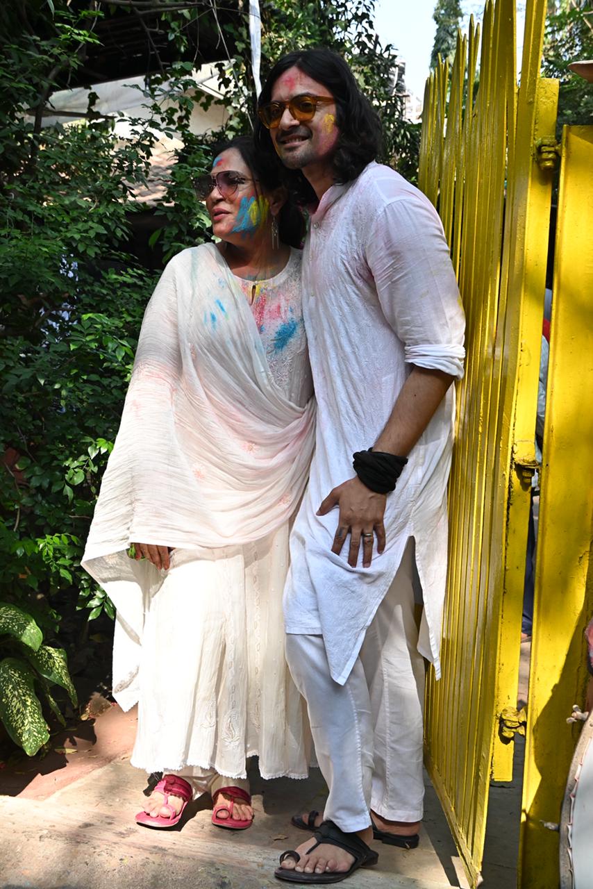 Parents-to-be Ali Fazal and Richa Chaddha too posed for the paparazzi as they came to be a part of the celebration