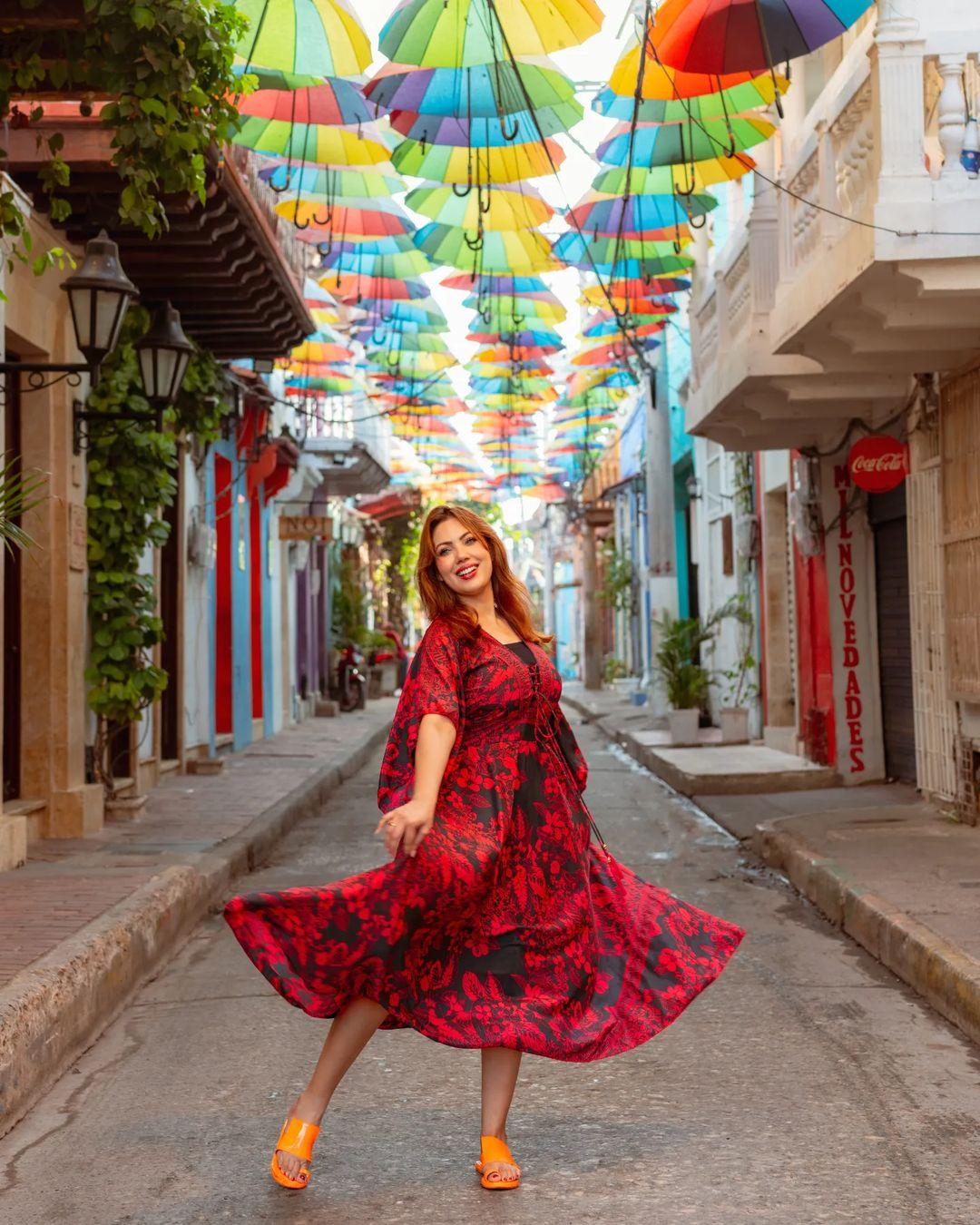 The actress donned a light red and black printed gown, paired with contrasting orange slippers. She left her hair open and opted for simple makeup