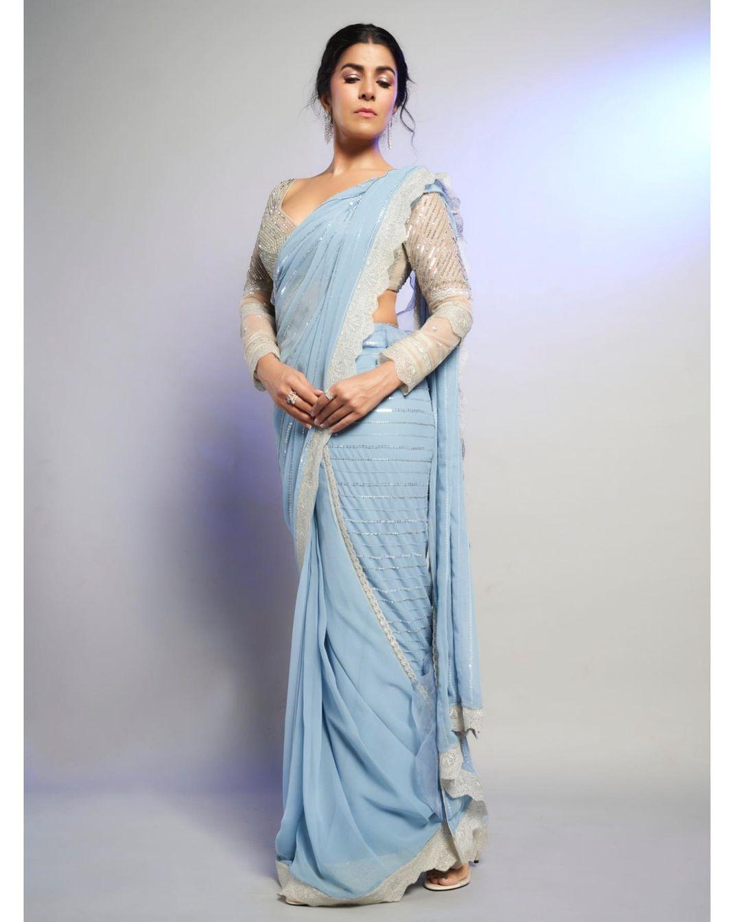 The auspicious month of Ramadan is here, and we are sure that you are looking for inspiration to ace your look at iftar parties. Nimrat Kaur's traditional look is just perfect to enhance your appearance in ethnic outfits