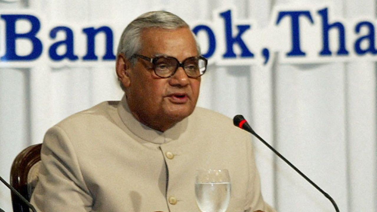 Atal Bihari Vajpayee (16 May 1996 to 1 June 1996, 16 days): He served three terms as the country’s PM, first for a term of 13 days in 1996, then for a period of 13 months from 1998 to 1999, followed by a full term from 1999 to 2004. He is also the first non-Congress prime minister to serve a full term in office.