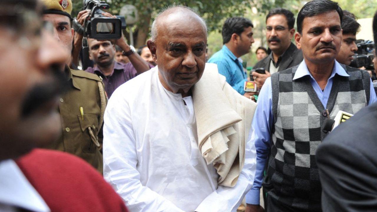 H. D. Deve Gowda (1 June 1996 to 21 April 1997, 324 days): He belongs to the Janata Dal and acted as the country’s eleventh prime minister.  