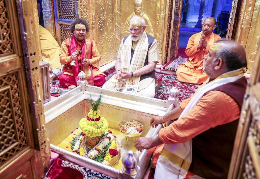 Offering prayers at Kashi Vishwanath always gives great satisfaction, says PM