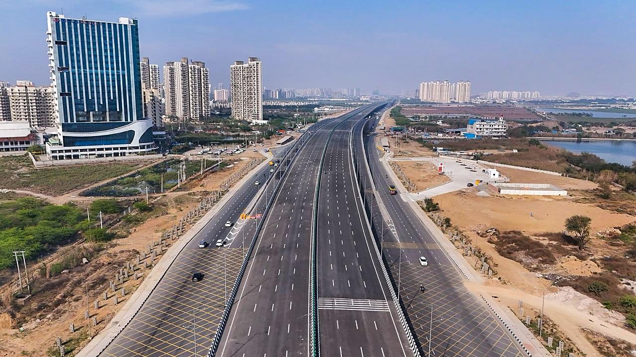 Haryana Chief Minister Manohar Lal Khattar and Minister of Road Transport and Highways Nitin Gadkari were present at the event