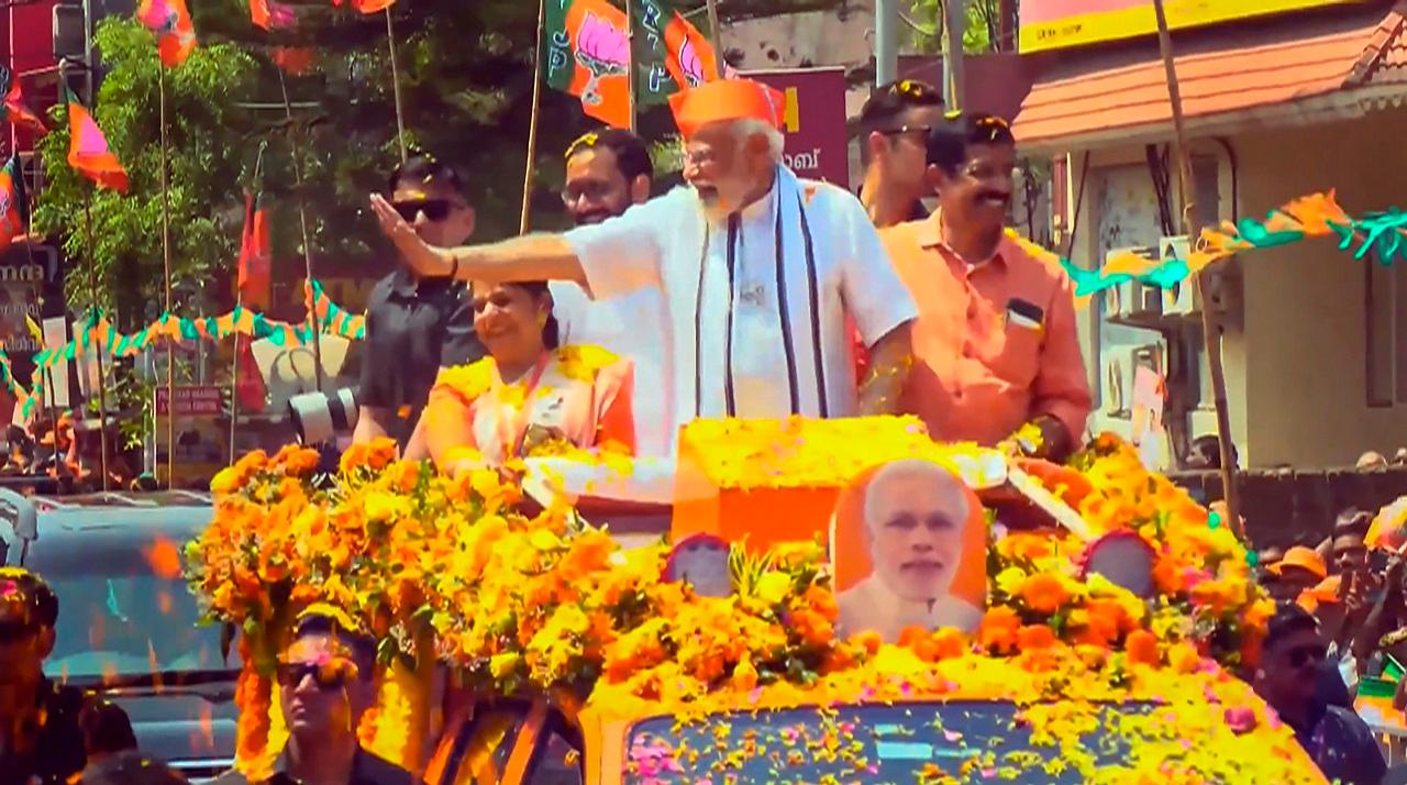 The PM's cavalcade with PM Modi standing on an open roof vehicle heavily decorated with flowers commenced the roadshow at around 10.45 am from Kottamaidan Anchuvilakku and proceeded towards the Head Post Office in the town