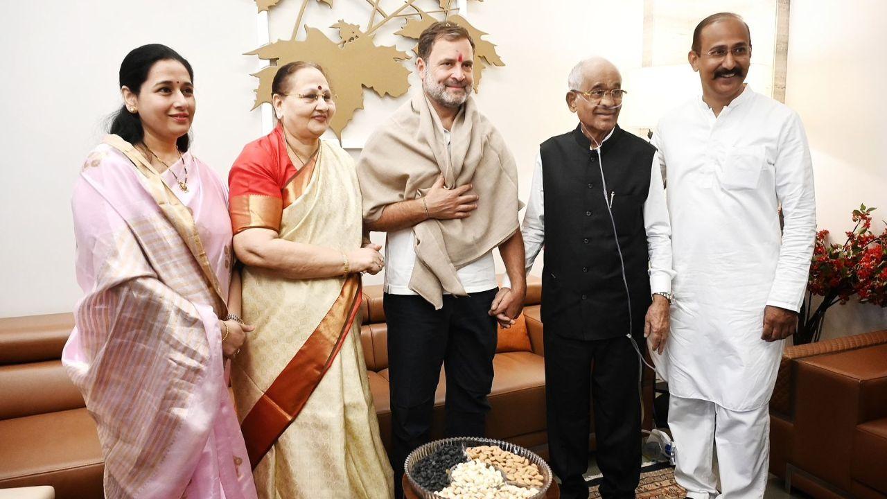 Meanwhile, Rahul Gandhi visited party veteran Rohidas Patil during his yatra in Maharashtra. He enquired about his health. 