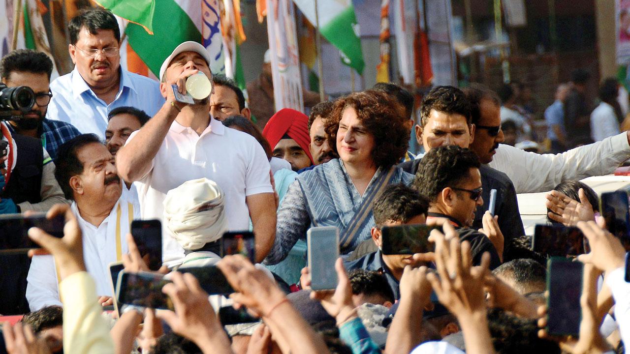 Mumbaikars turned out in large numbers to welcome Rahul and Priyanka Gandhi. Pic/Sayyed Sameer Abedi