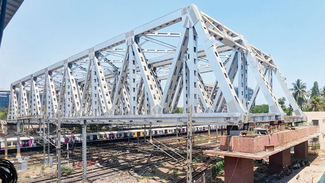 Mumbai: State’s heaviest girder hangs on a few jacks