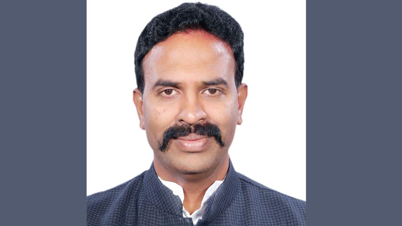 Ranjitsinh Naik-Nimbalkar, 47 (Madha)
Ranjitsinh Naik-Nimbalkar, a former Congressman, was elected Lok Sabha MP from Madha in 2019 after joining the BJP. The BJP fielded him to corner the Pawar family, but he may face opposition within the party this time and would need to fight extra hard to overcome it.