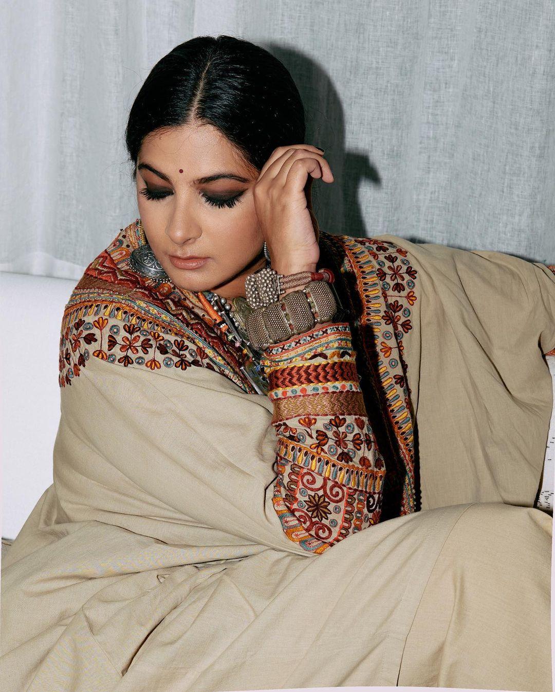Another thing that caught our eyes was the giant oxidized earrings and the neckpiece is just 'wow.' The actress's big neckpiece has a Ganpati idol printed on it. Rhea's smoky eyes were yet another attention-grabbing aspect of this look