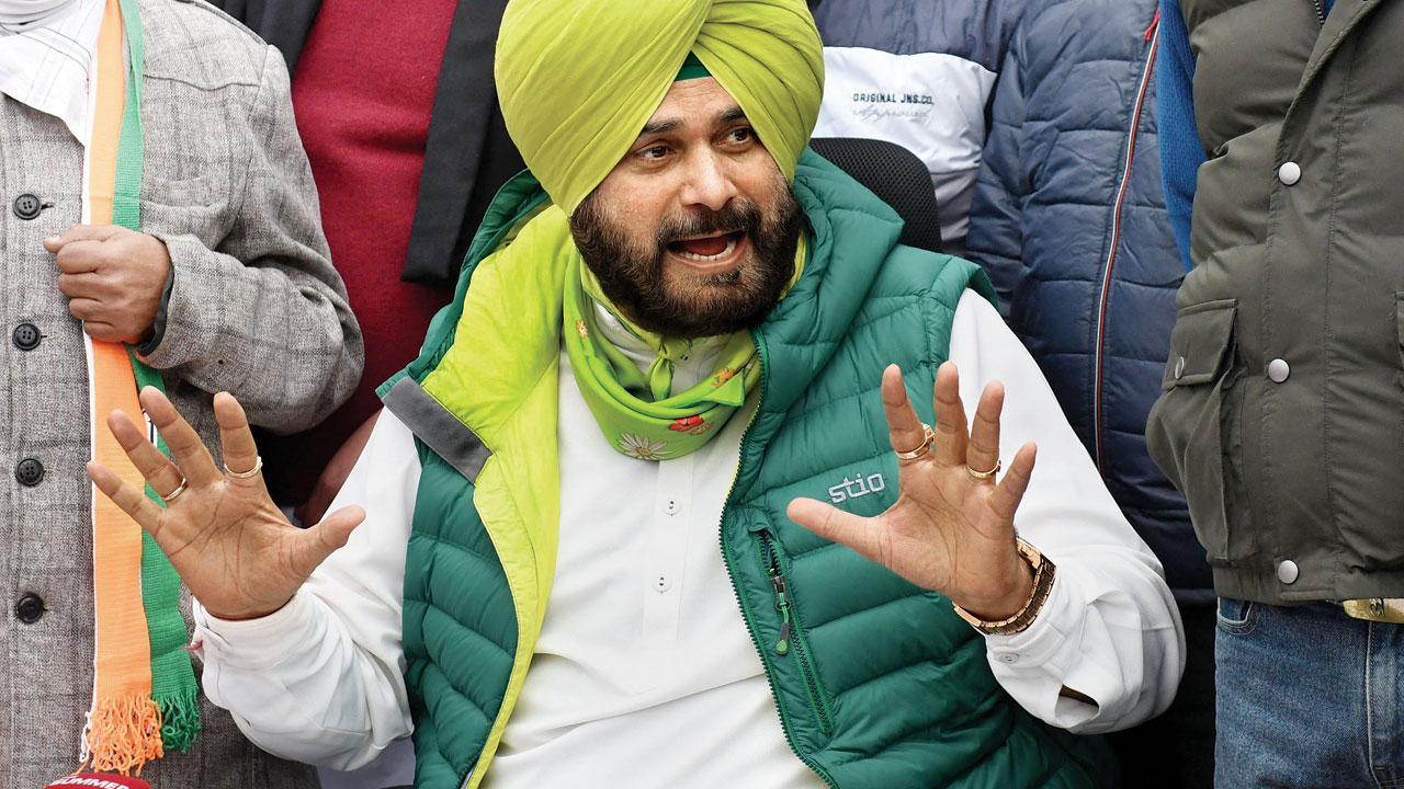 'MSD is very mentally strong and looks supremely fit at 42': Sidhu