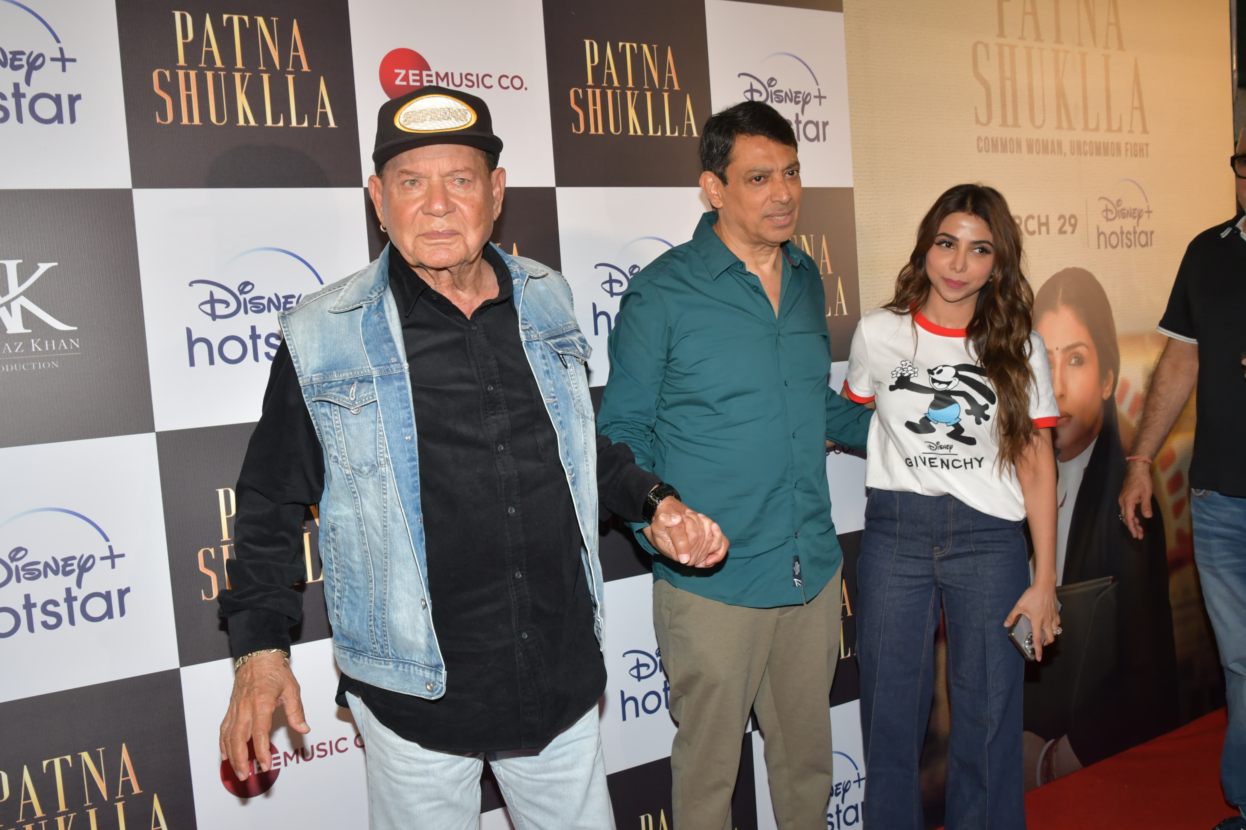 Salman Khan's father Salim Khan was seen with Arbaaz Khan's wife Sshura at the Patna Shukla's screening