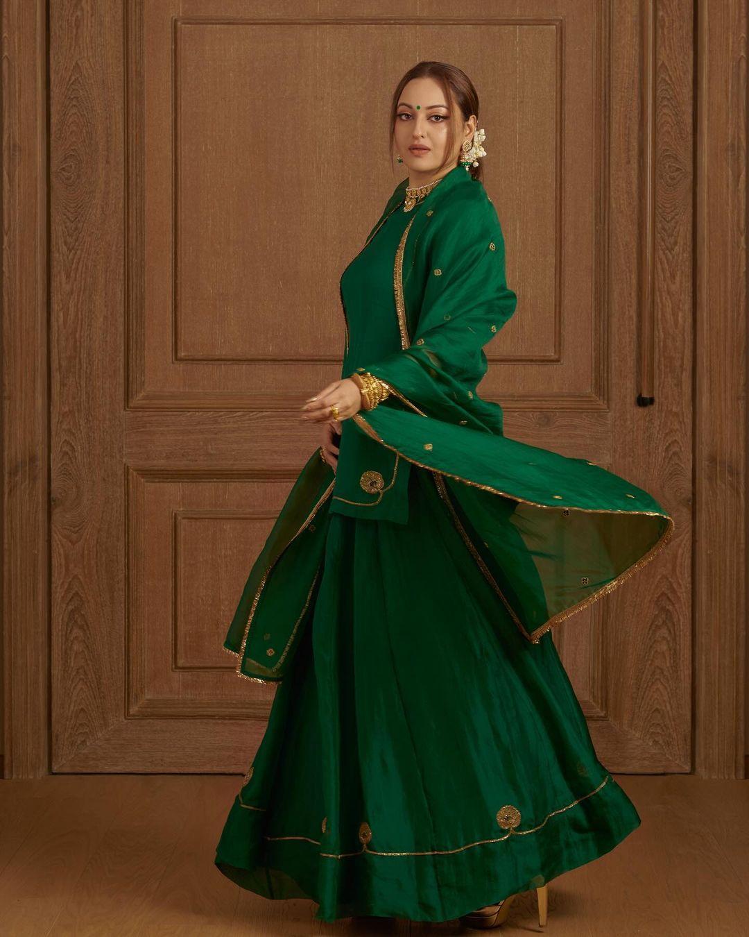 The green bindi on her forehead stole the spotlight. If you're in search of a simple yet elegant outfit for attending your friend's Iftar party, this ensemble is a perfect choice