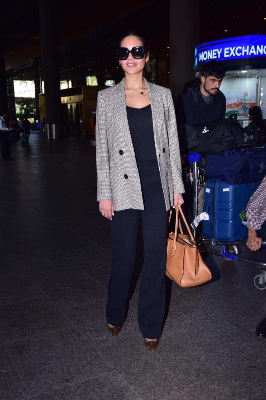 Esha Gupta chose an all-black outfit and complemented it with a checkered blazer for her airport look