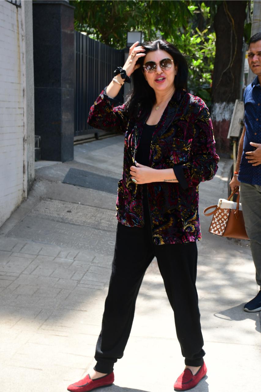 Sushmita Sen looked stunning in a black outfit paired with a multi-coloured jacket