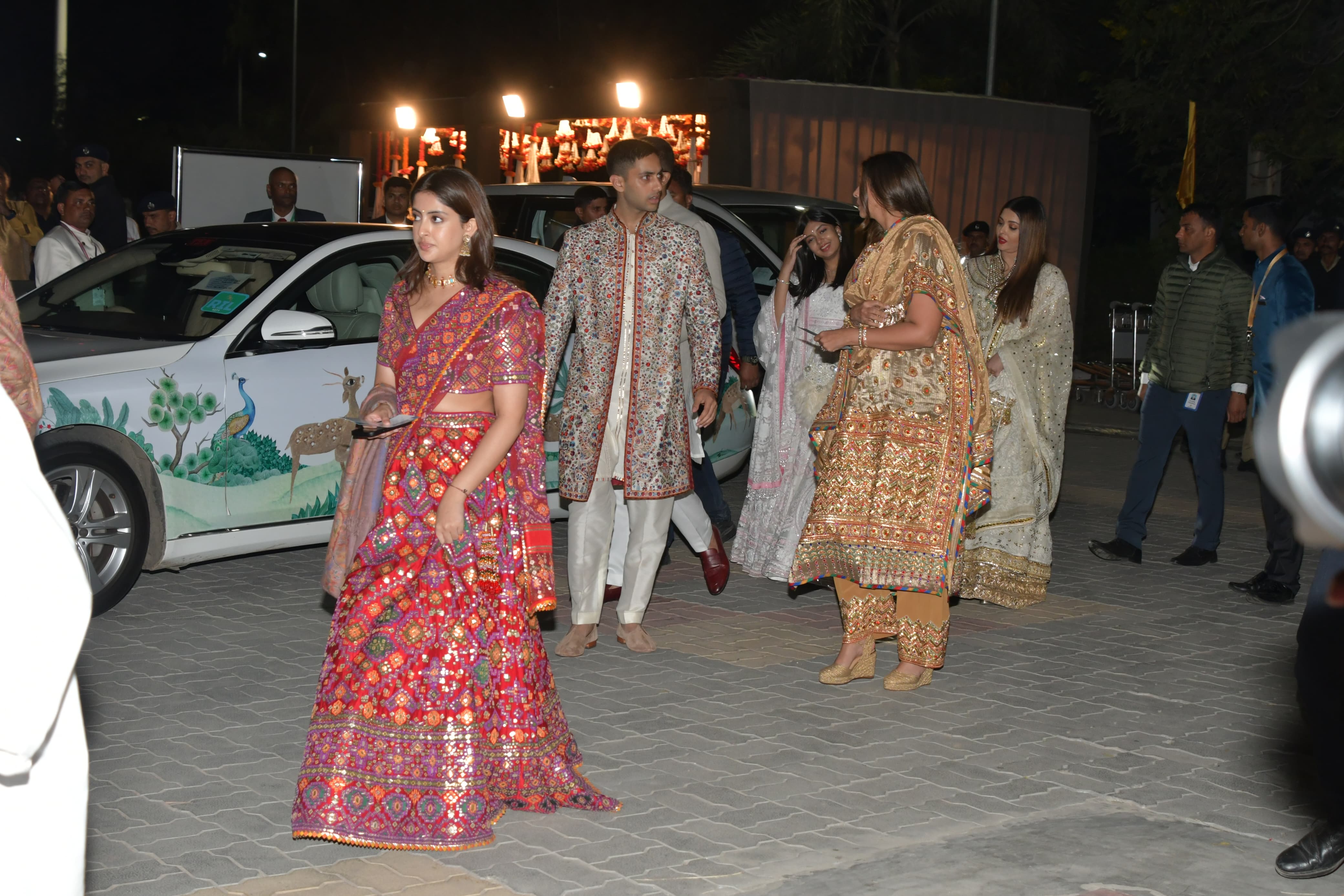 Aishwarya Rai Bachchan, Abhishek Bachchan, and Aaradhya were also accompanied by Big B