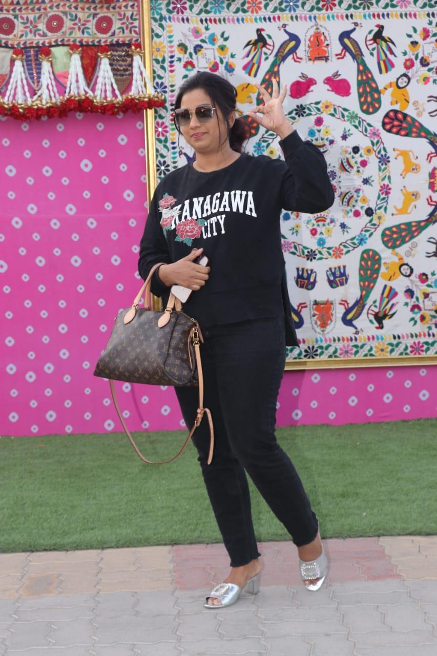 After performing on the third day of the festivities, Sunidhi Chauhan jetted off