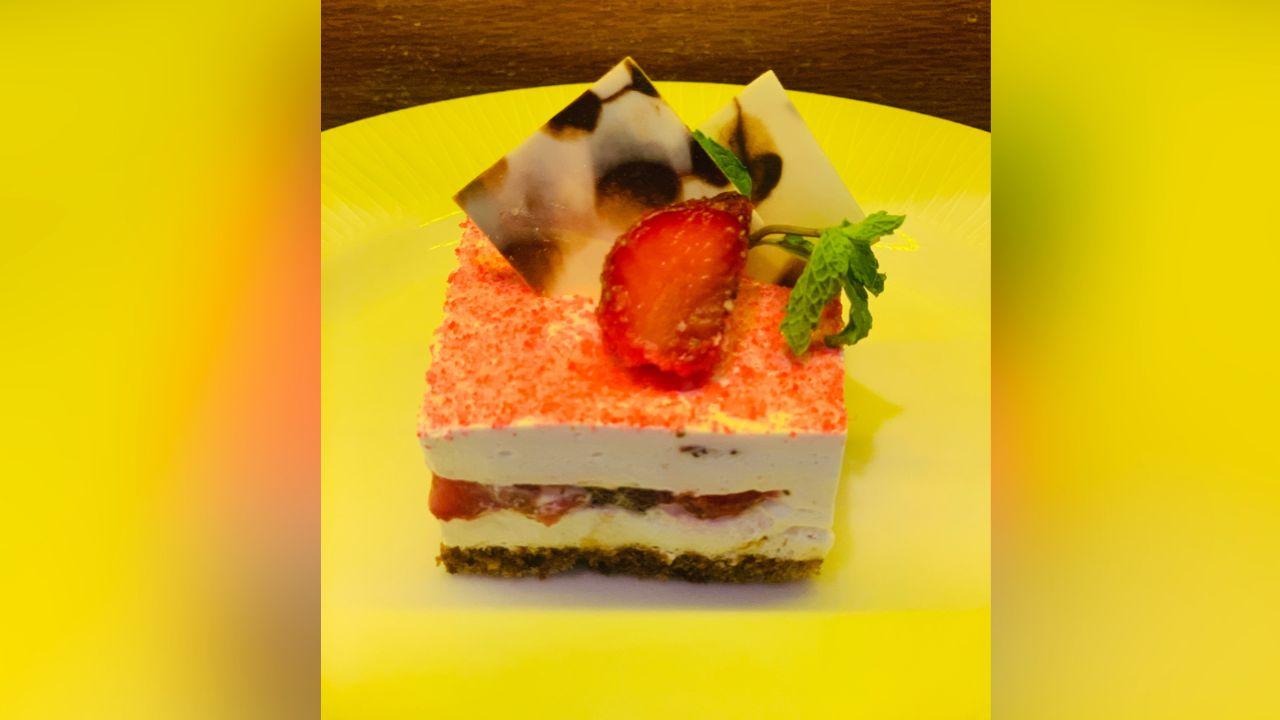 Strawberry TiramisuIf you thought making a mango tiramisu was far-fetched, then think again because Senthil Kumar, associate director of Food & Beverage at Clarks Exotica in Bengaluru, says you can also make a Strawberry Tiramisu.