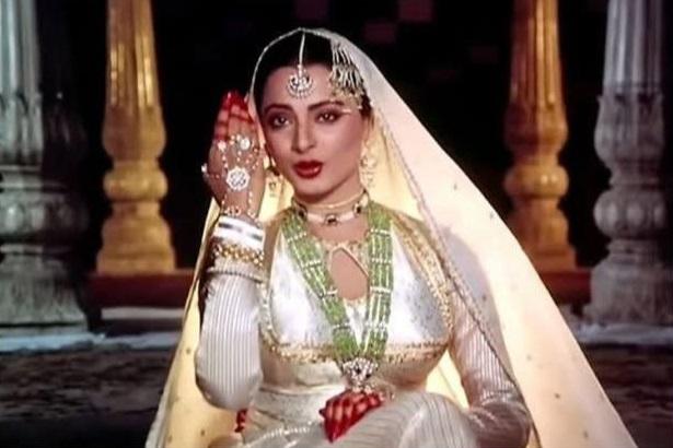 Rekha's 1981 film Umrao Jaan, a cinematic gem, featured her in an iconic silk anarkali adorned with emerald and pearl jewelry.