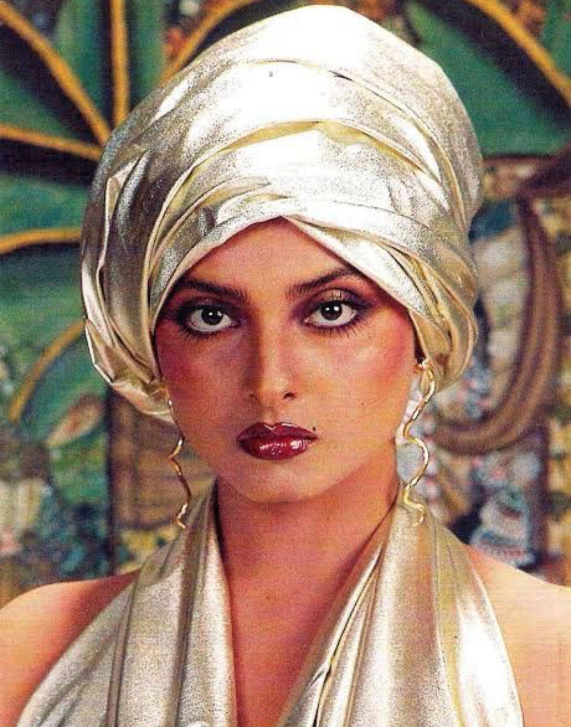 The gypsy head scarf is an unforgettable element of Rekha's iconic style. Sushant Divgikar pays tribute to this historic look, ensuring it receives its deserved recognition.