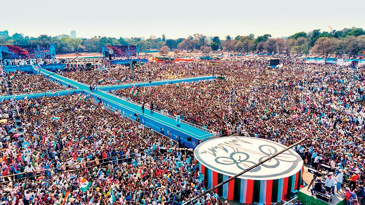 People attend a rally of TMC on Sunday. Pic/PTI