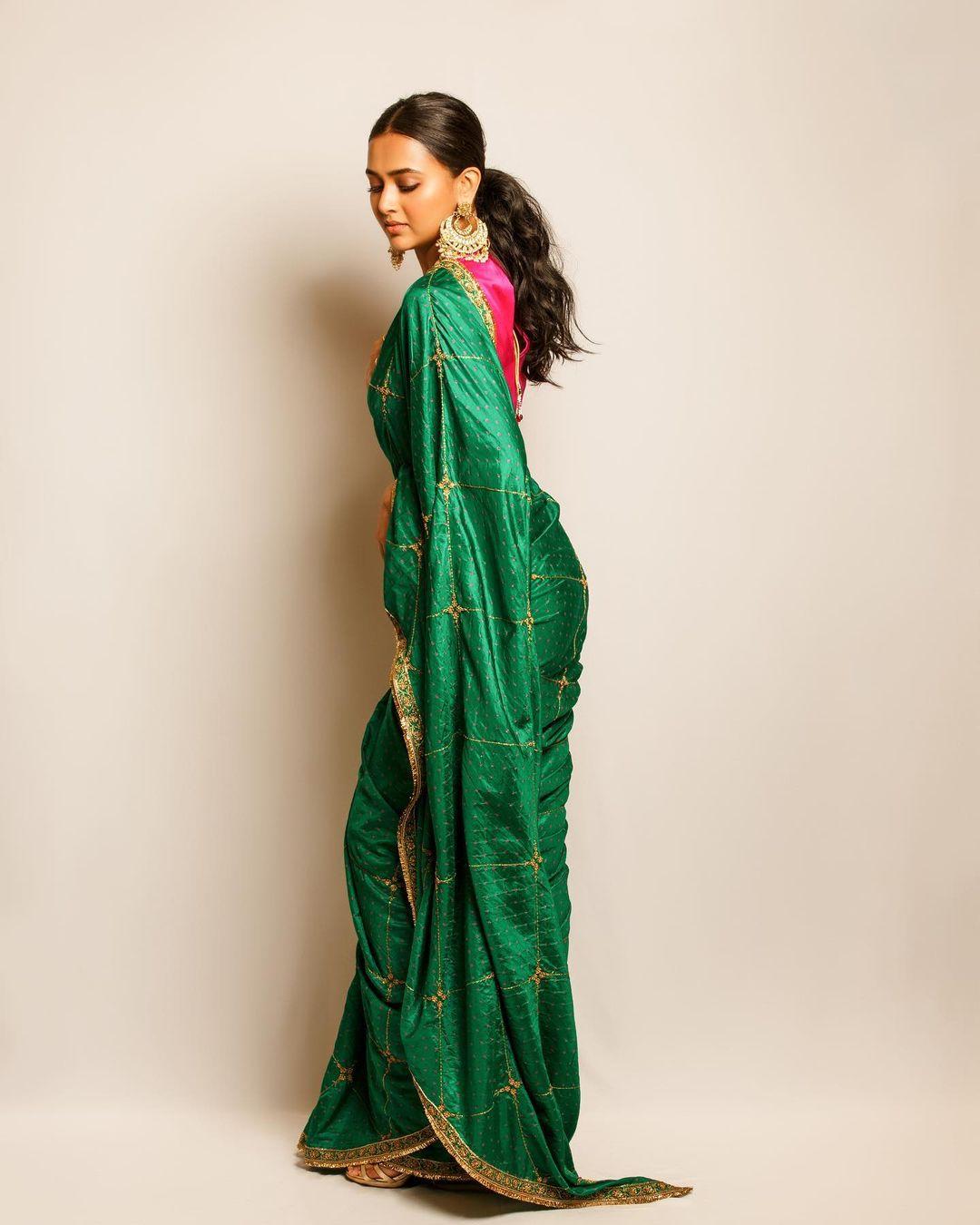 Starting with this look, which is a perfect hit as the actress draped a simple green saree with golden embroidery and paired it with a congratulatory pink blouse