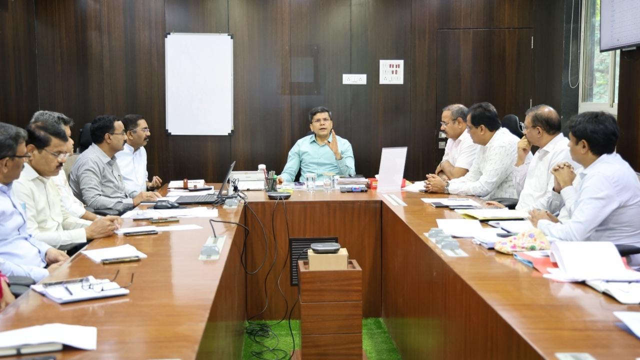 Thane Municipal Corporation Commissioner during the meeting. PIc/TMC