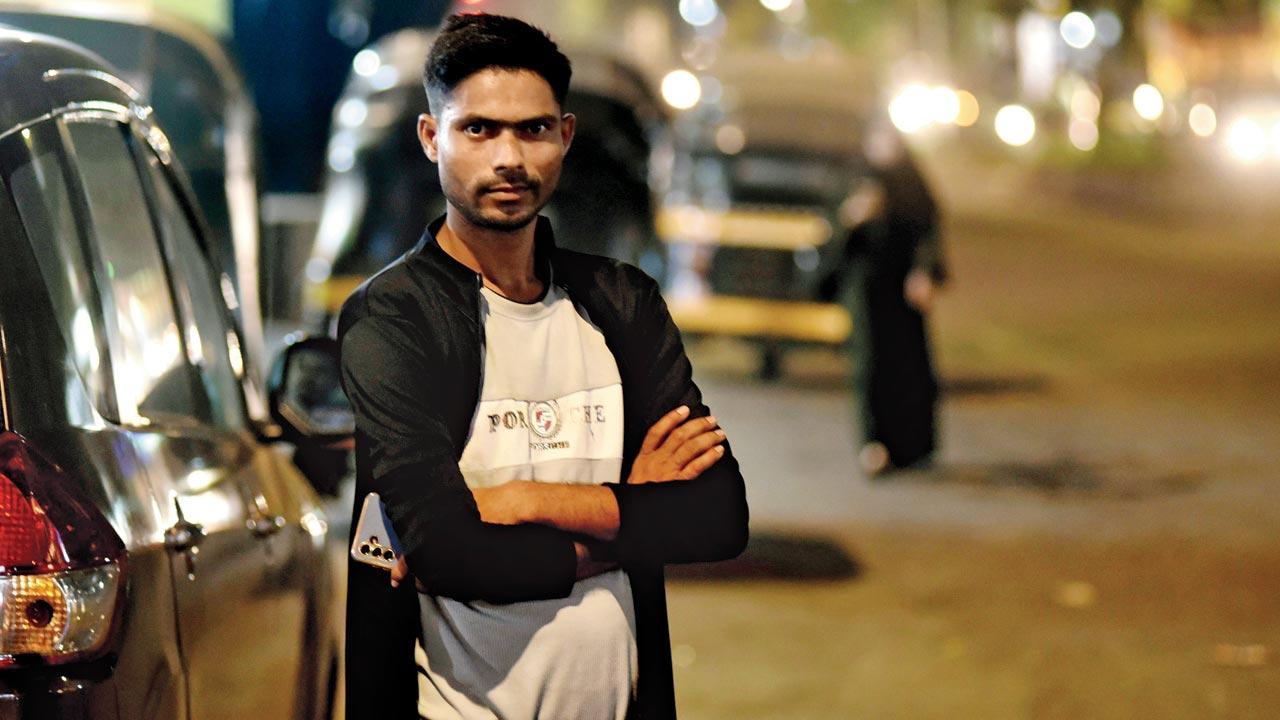 Dinesh Kasiyapur has swtiched from being delivery partner to driver. He saw a six-month ban because he delivered non-veg food to a vegetarian customer by mistake in a bid to complet his target for the day. Pic/Sameer Markande