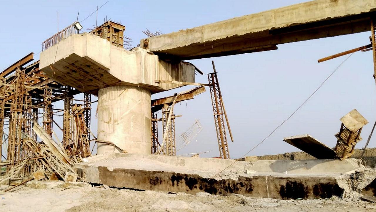 UP: Portion of under-construction bridge over Ganga collapses in Bulandshahr