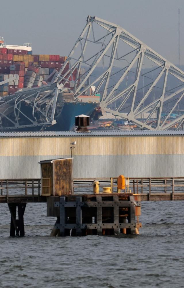 Baltimore`s Key Bridge collapses