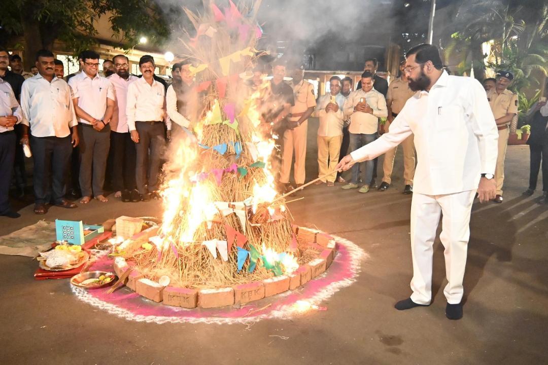 In Photos: Maharashtra CM Eknath Shinde performs ‘Holika Dahan’