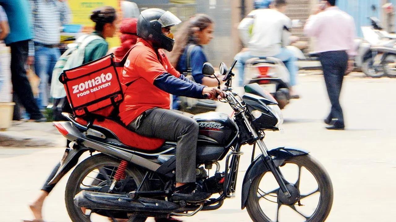 Amid backlash over new policy, Zomato rolls back green uniform for 'Pure Veg Fleet' 