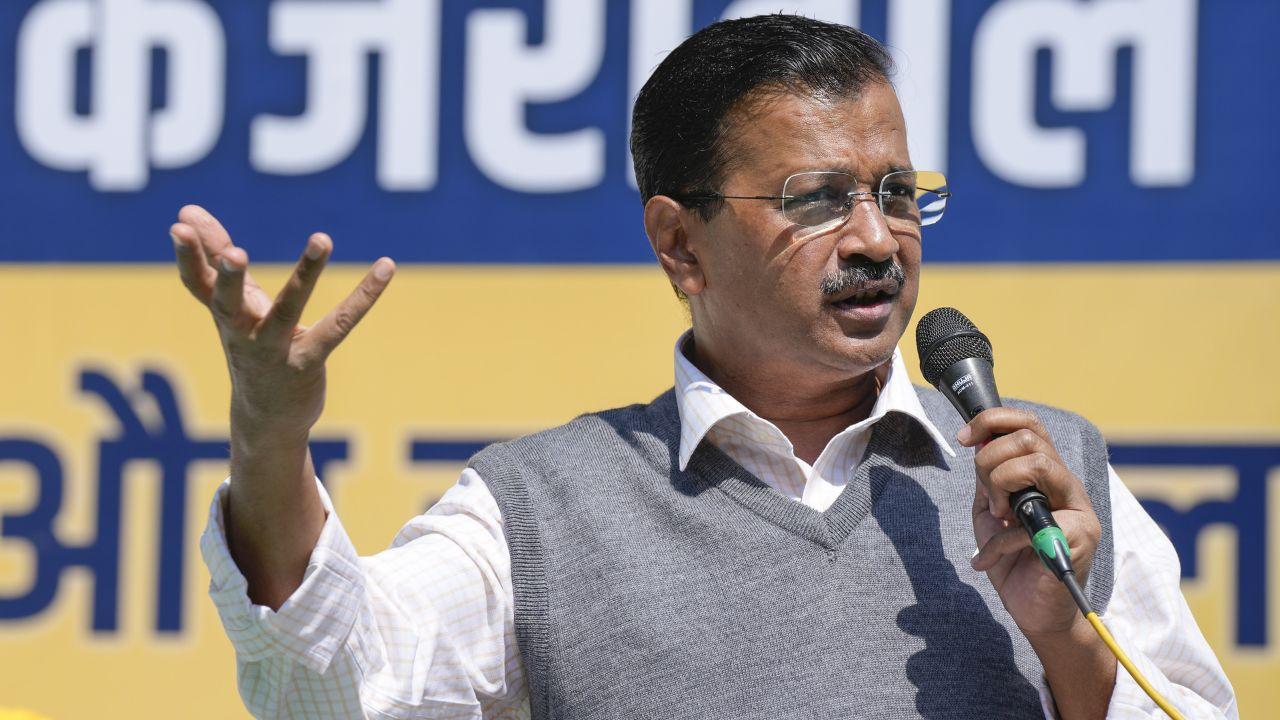 Kejriwal kicked off the campaign with the slogan 'Sansad mein bhi Kejriwal, to Dilli hogi aur khush haal' (With Kejriwal in Parliament, Delhi will prosper and be happy).