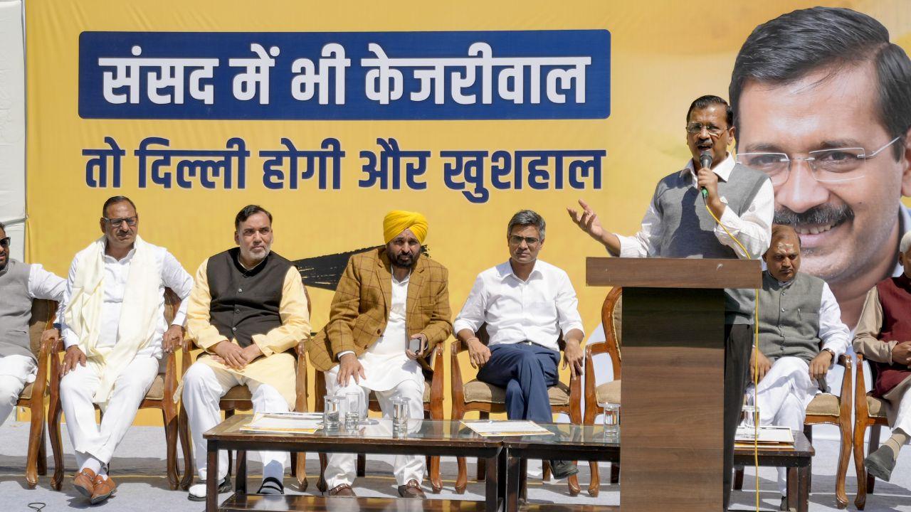 AAP workers will be distributing pamphlets detailing the party's achievements during their campaign for the upcoming elections.