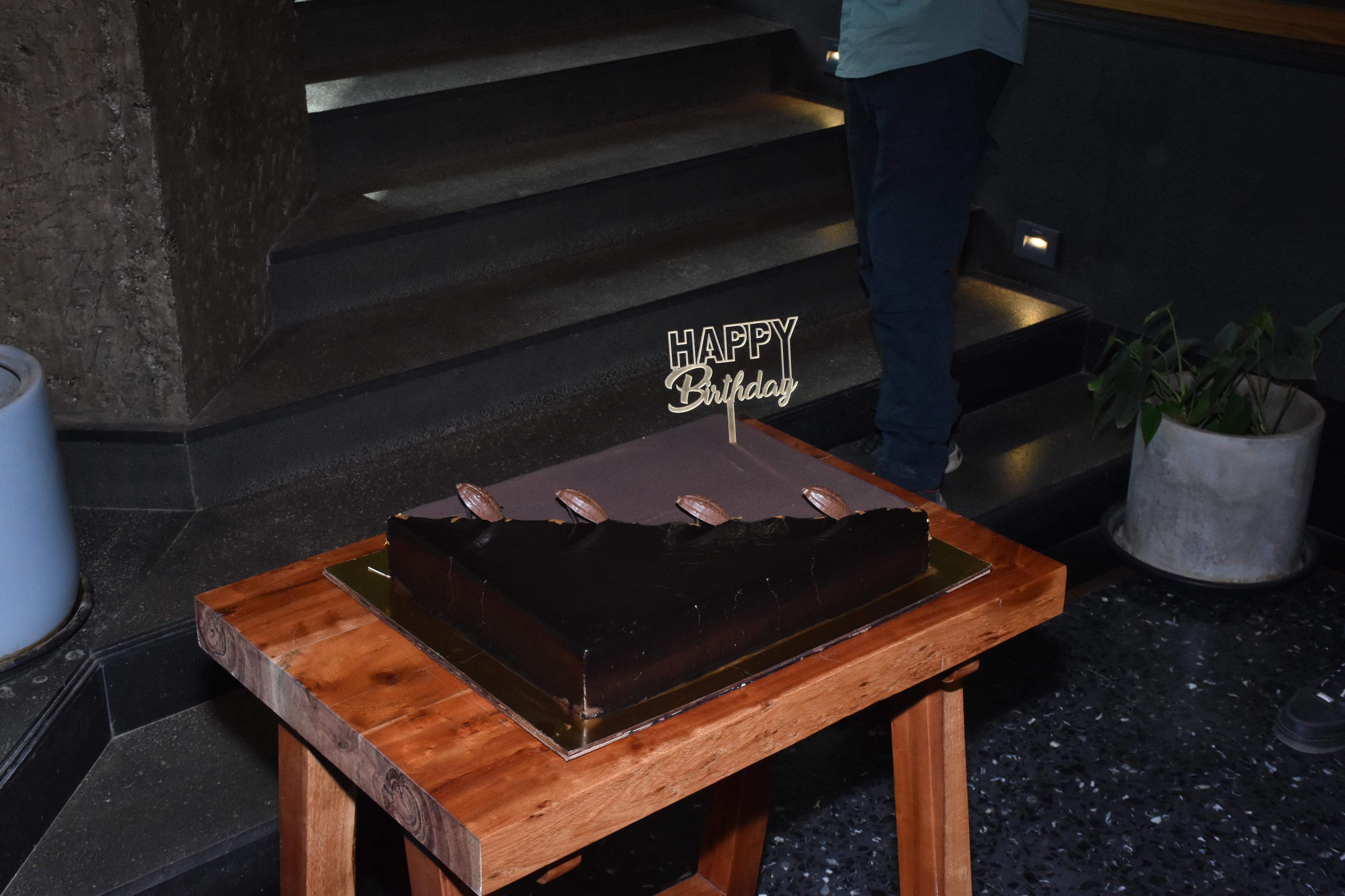 The cake that the team brought out looked absolutely delicious. It was loaded with chocolate! (Pic/Yogen Shah)