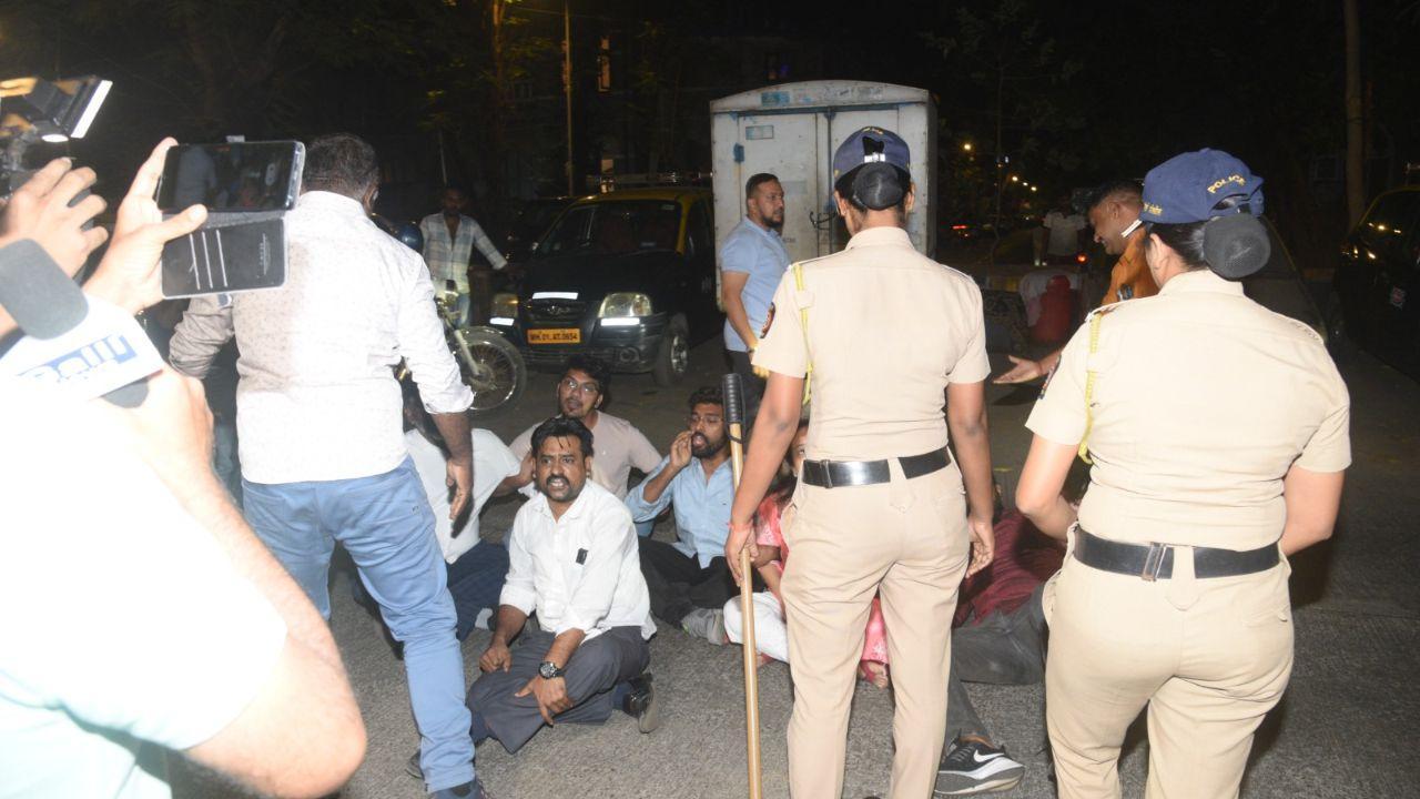 AAP accuses Mumbai Police of mistreatment during protest