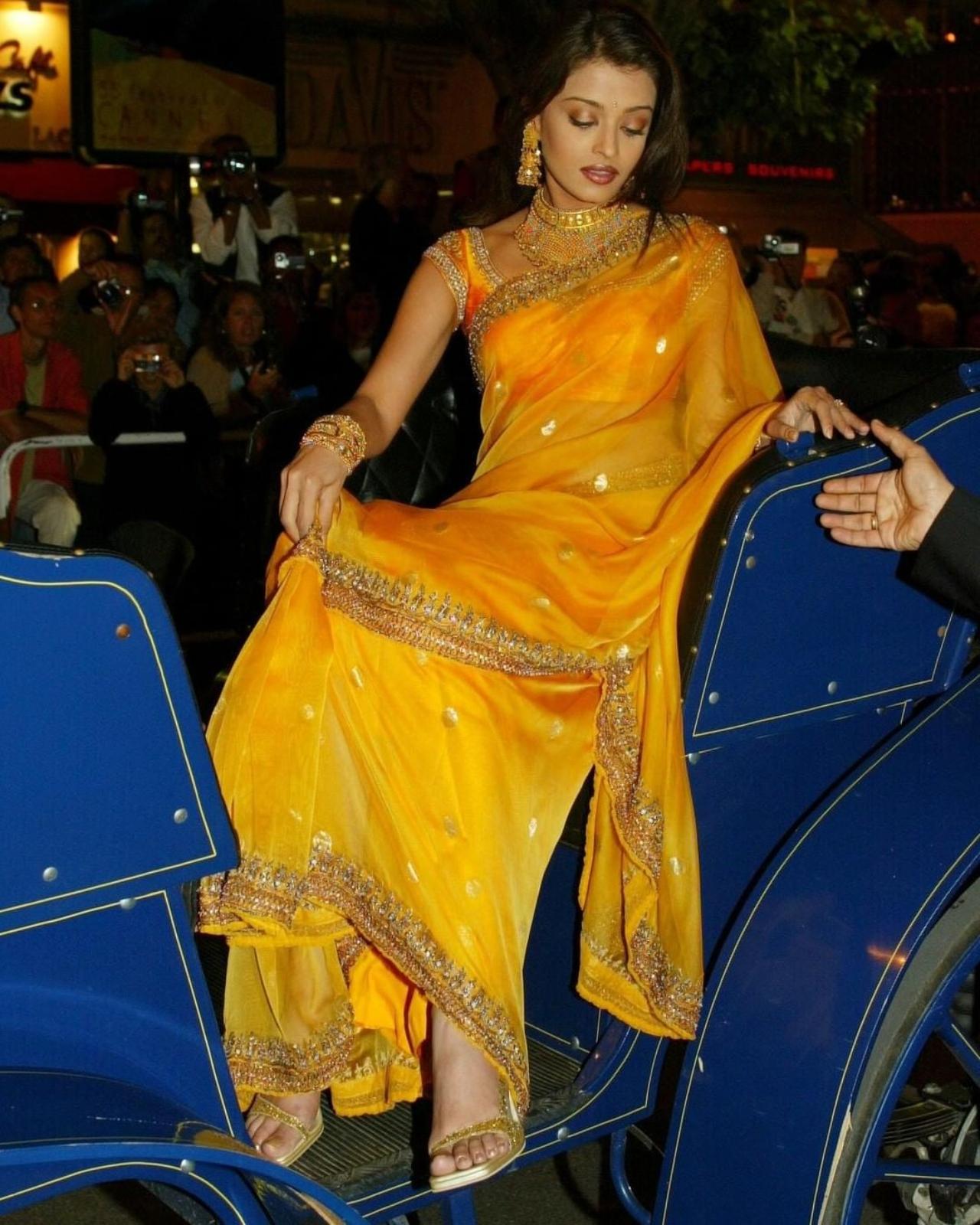 As she made her first appearance at the Cannes Festival in 2002 for the premiere of her film Devdas, this look also became one of my most memorable red carpet looks till date. It was as if Aishwarya Rai Bachchan was dipped in gold, the right way
