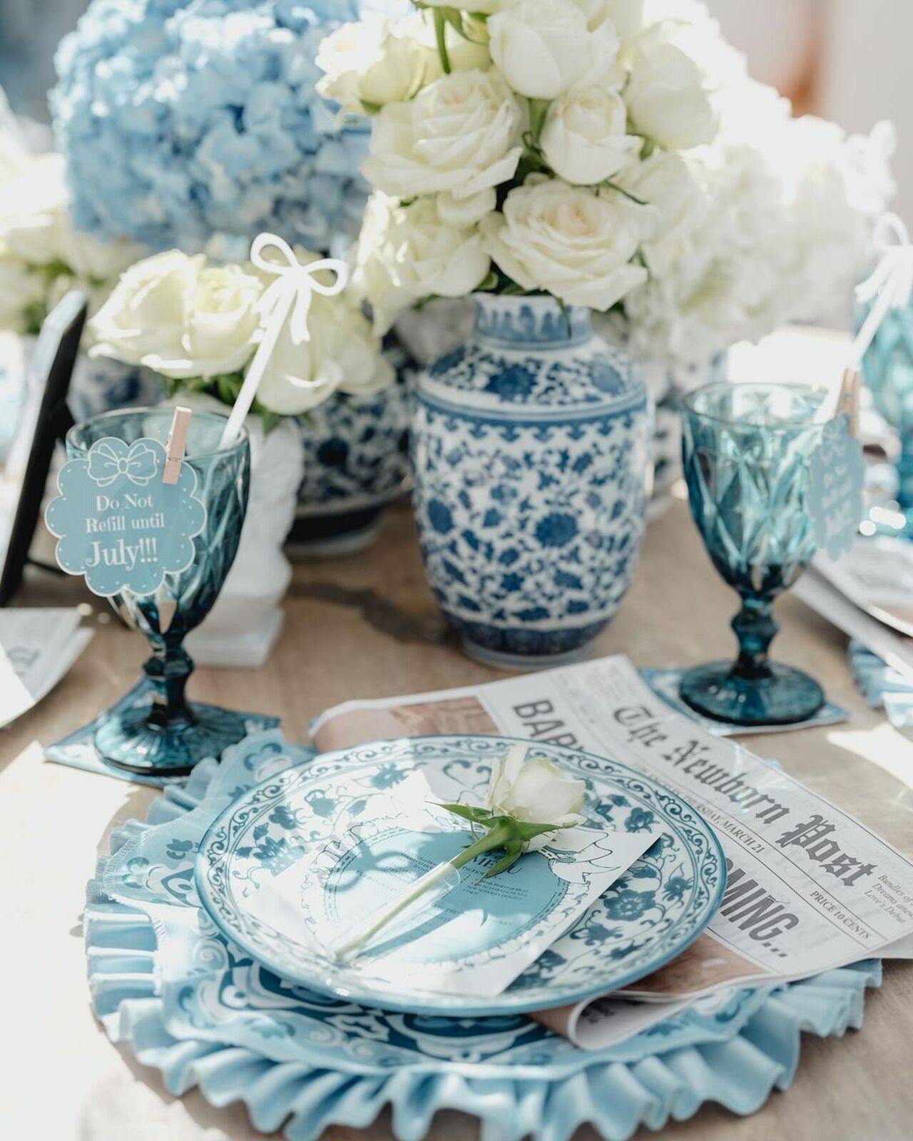 Guests were treated to intricate decor including a note on the wine glasses which read - “Do not refill until July”, which is when the baby is due. 