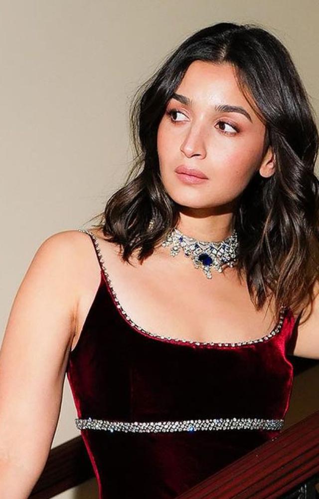 Her second outfit was a wine elegant looking gown 