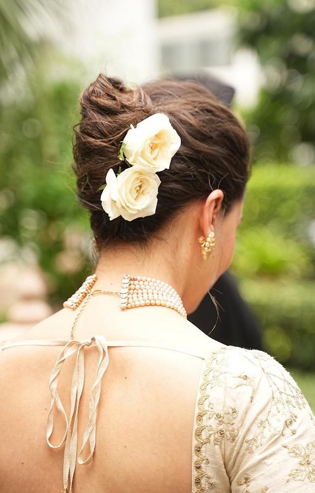 She also flaunted a similar look when she won the National Award for the same film. 