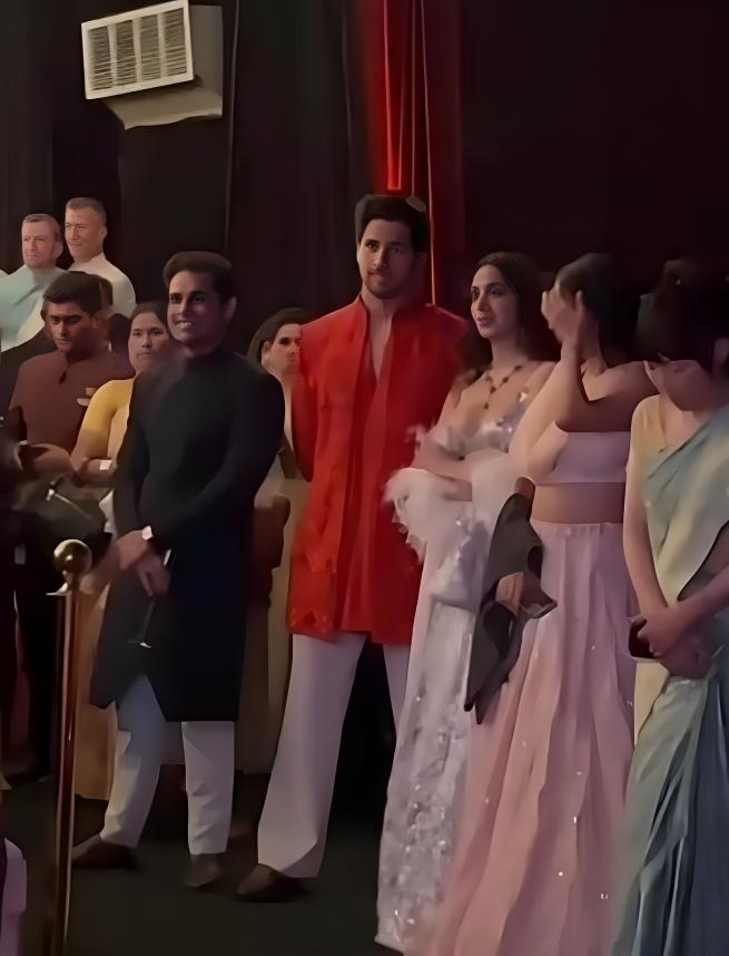Lovebirds Sidharth Malhotra and Kiara Advani were seen looking ever in love at the pre-wedding festivities. In one video Sidharth Malhotra even greeted Ranbir Kapoor with a hug