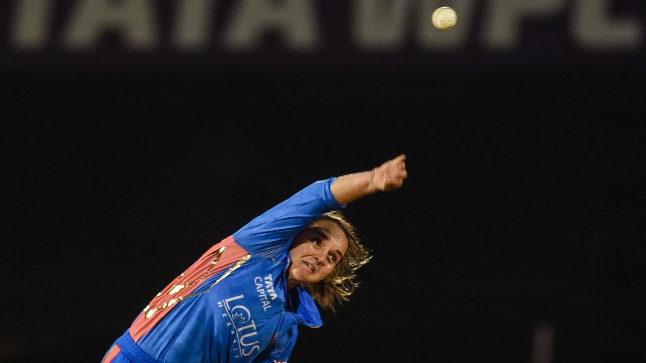 Winning the toss, Mumbai Indians opted to bowl first. Amelia Kerr bowled three overs in which she conceded just 20 runs. Despite going wicketless in the first innings, she also registered a catch in her name