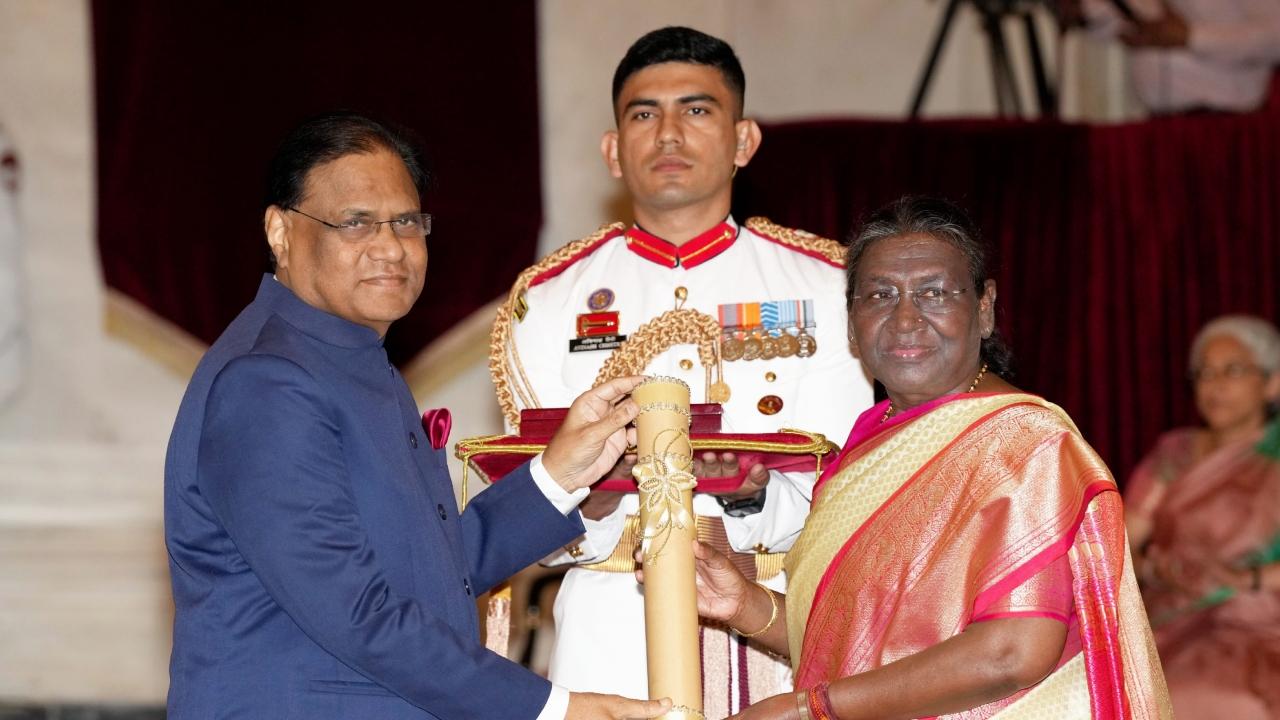 Former PM Charan Singh's award was received by his grandson, Jayant Singh, and PV Narasimha Rao's award was received by his son, PV Prabhakar Rao