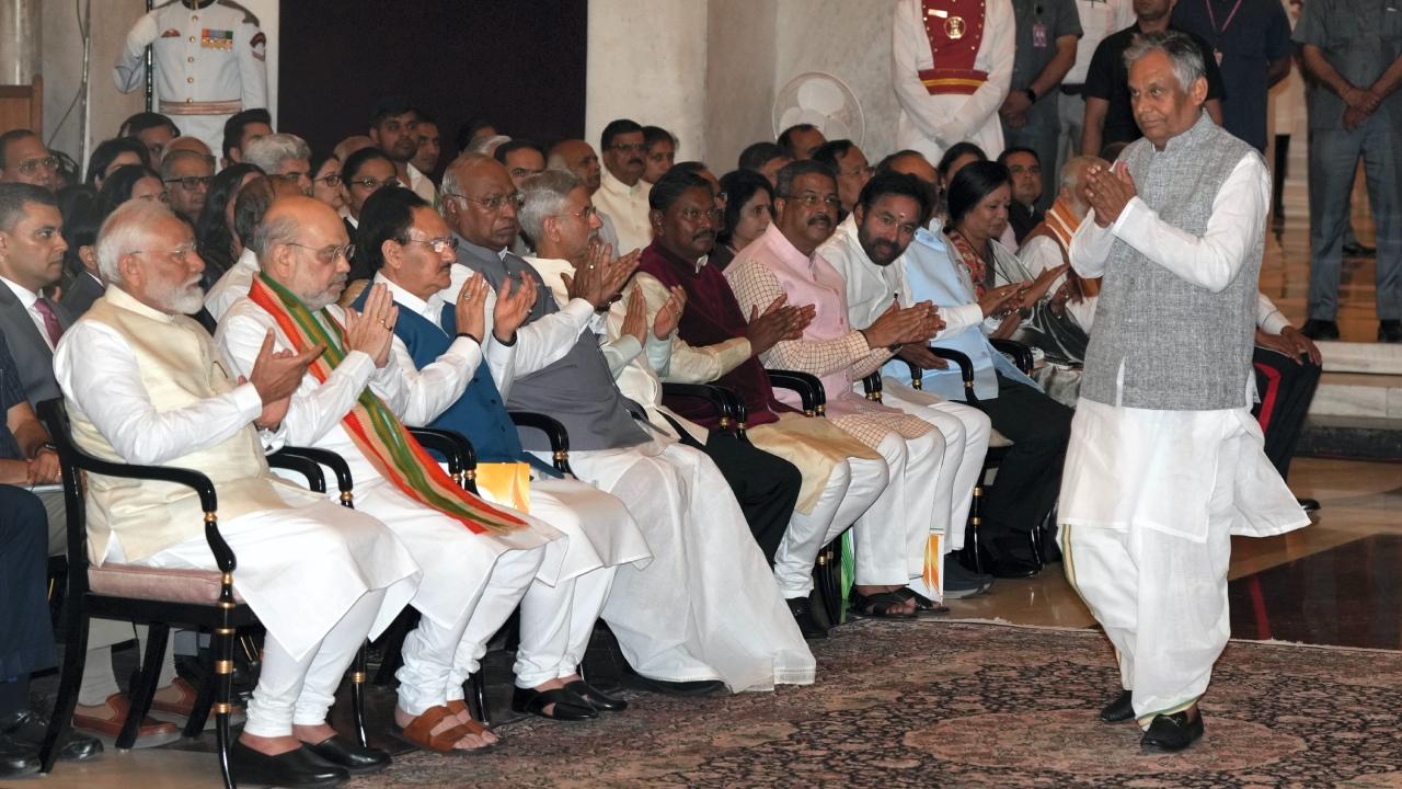 PM Modi, Home Minister Amit Shah, BJP National President JP Nadda, Congress leader and LoP Mallikarjun Kharge were present among other leaders on the occasion