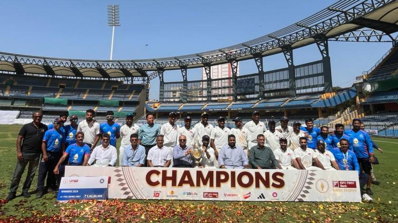 Ranji Trophy champions Mumbai's team posing with the trophy (Pic: Atul Kamble)
